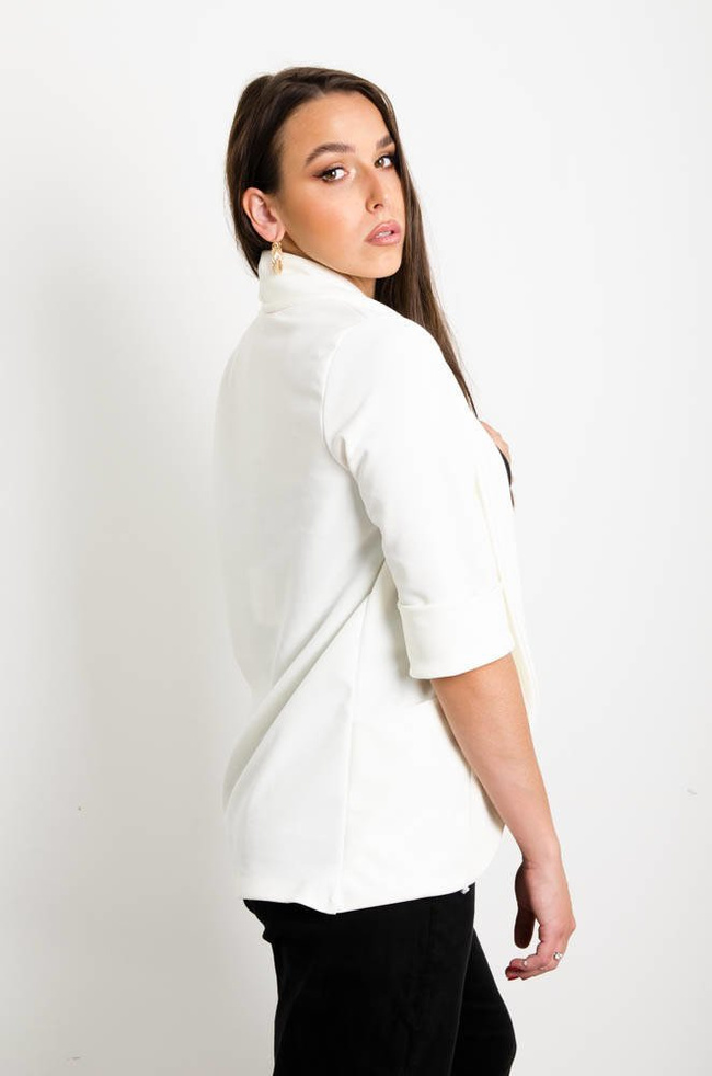 BIAŁA NARZUTKA Z KIESZENIAMI