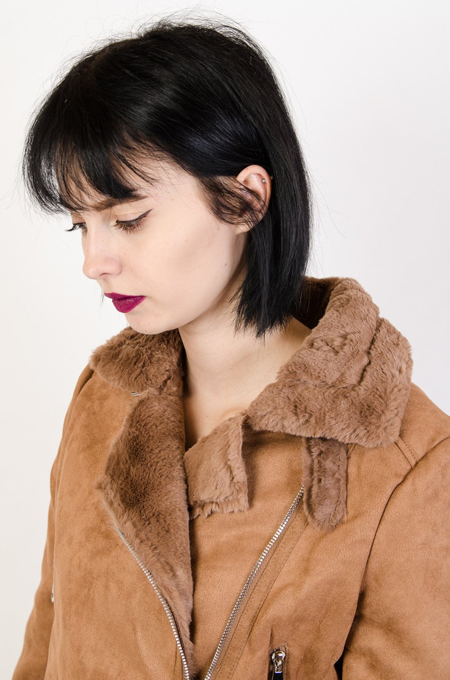 Brązowa zamszowa ramoneska z futerkiem