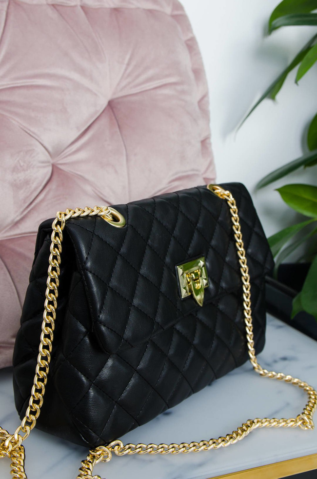 CZARNA PIKOWANA CHANELKA NA ZŁOTYM ŁAŃCUSZKU