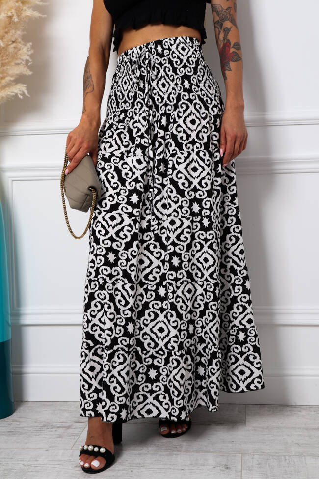 WZORZYSTA SPÓDNICA MAXI Z GUMĄ W PSIE- CZARNA