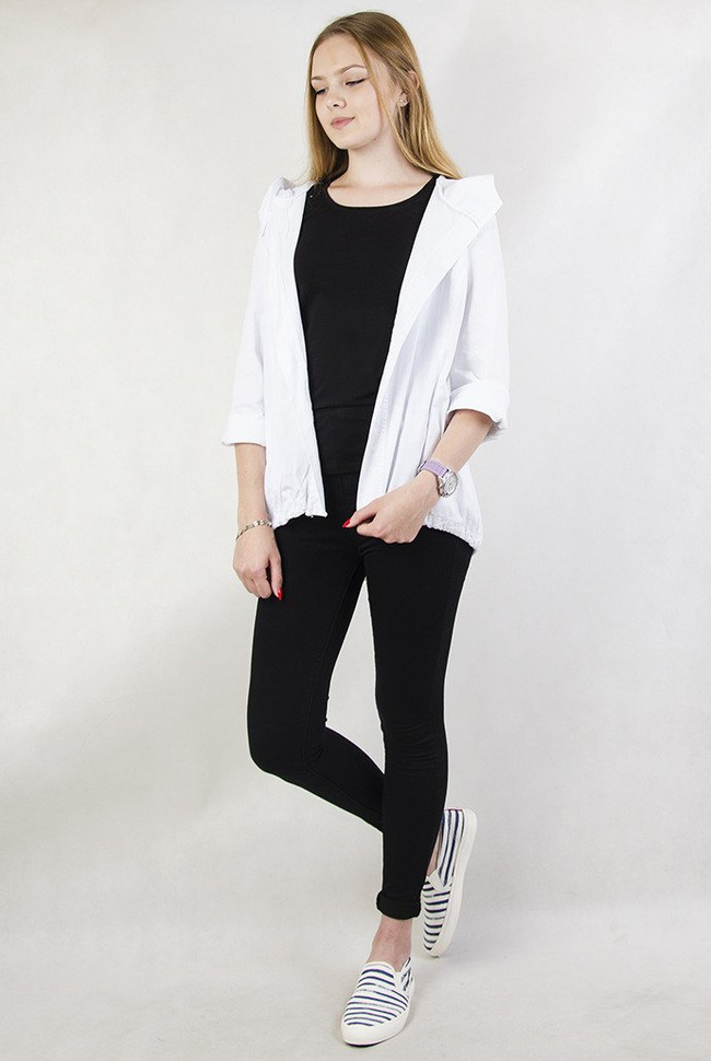 Biała narzuta z kapturem