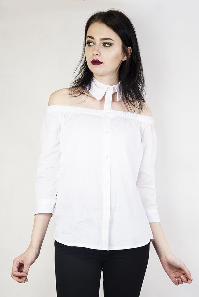 Biała koszula z kołnierzykiem przy szyi