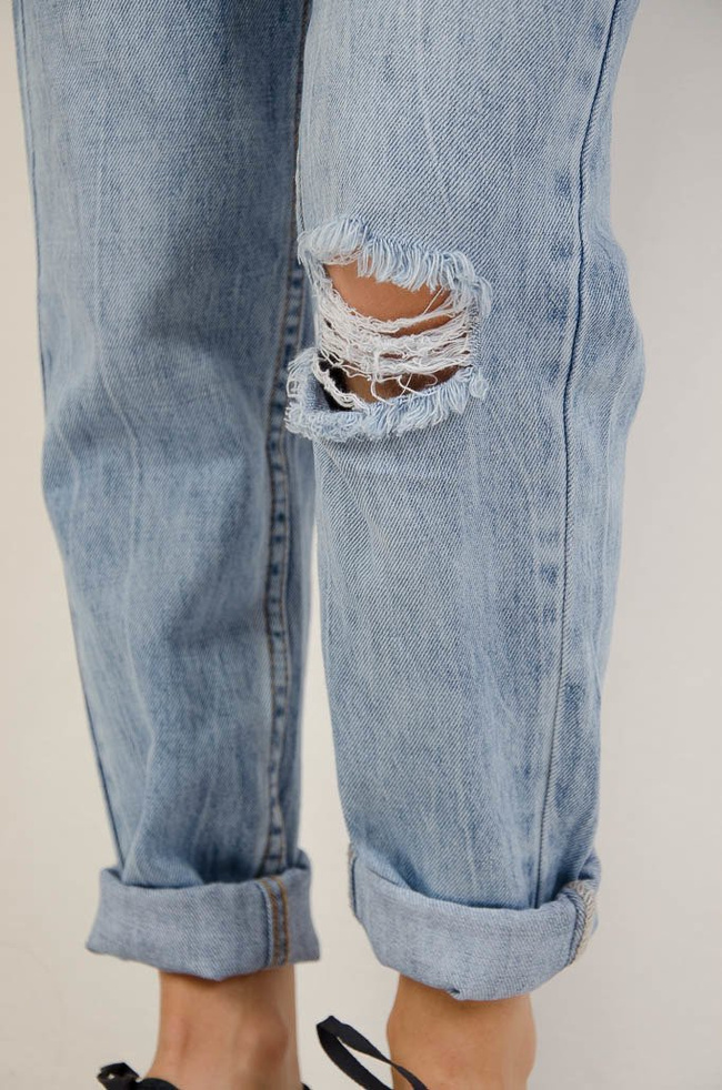SPODNIE JEANSOWE TYPU BOYFRIEND Z PRZETARCIAMI