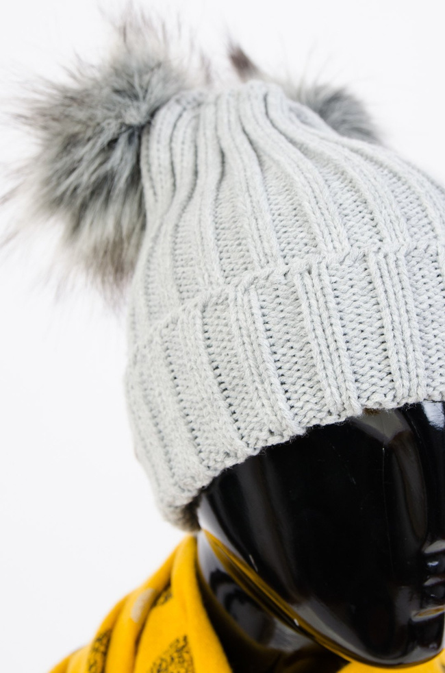 SZARA ZIMOWA CZAPKA Z DWOMA POMPONAMI