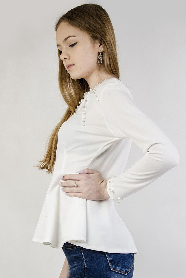 Biała bluzka z baskinką, wyszywana koralikami