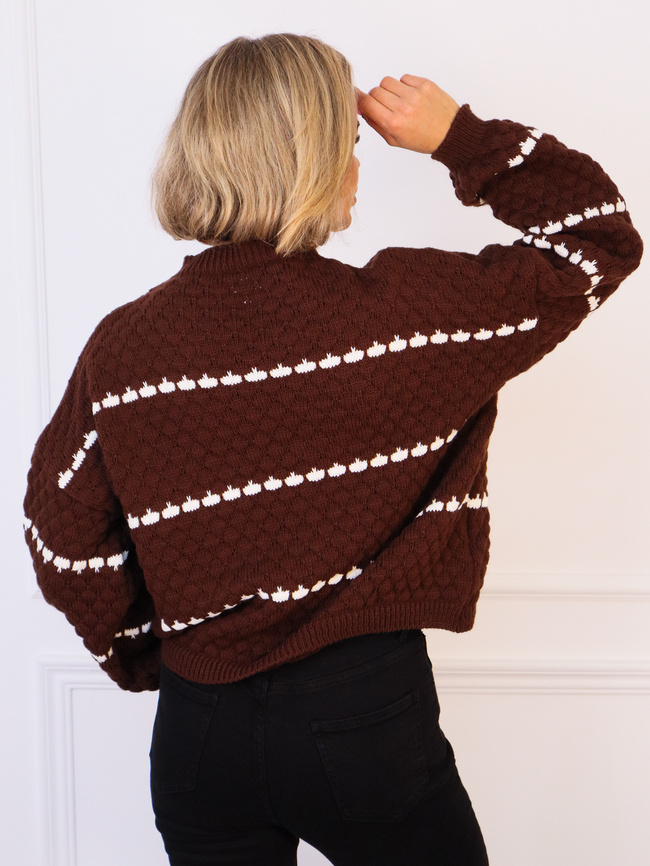 CZEKOLADOWY SWETER W PASKI Z SZEROKIMI RĘKAWAMI I PÓŁGOLFEM