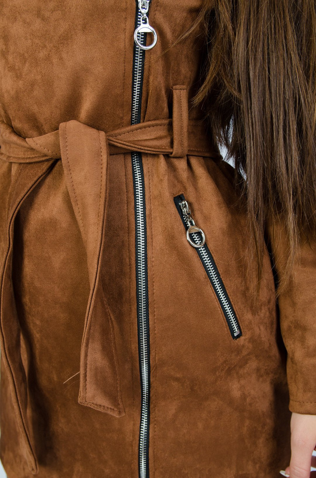 Brązowy płaszcz z imitacji zamszu