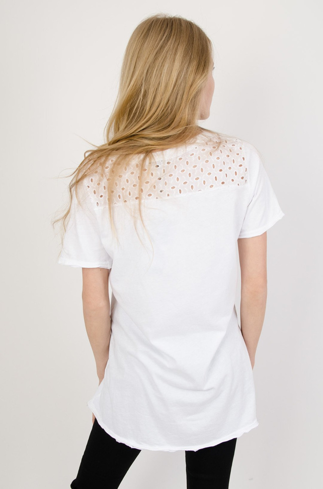 Biała bluzka obszyta srebrną nicią i ażurową kieszonką 