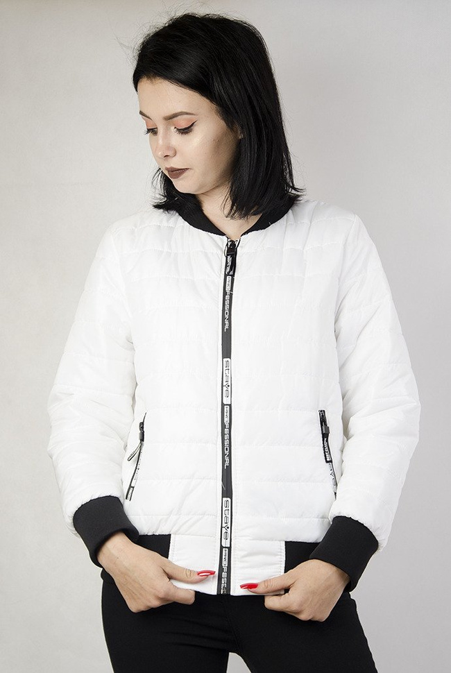 Biała, pikowana kurtka z białymi wstawkami