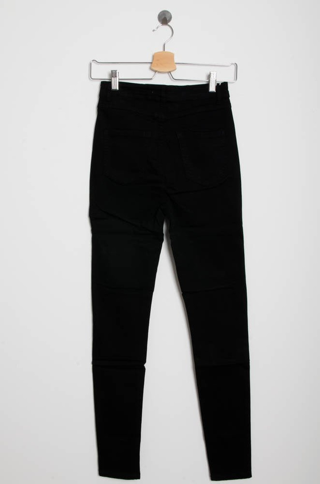 Czarne dopasowane spodnie z wysokim stanem