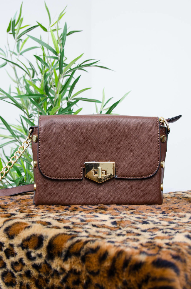 CIEMNO BRĄZOWA TOREBKA LISTONOSZKA ZE ZŁOTYMI GUZIKAMI