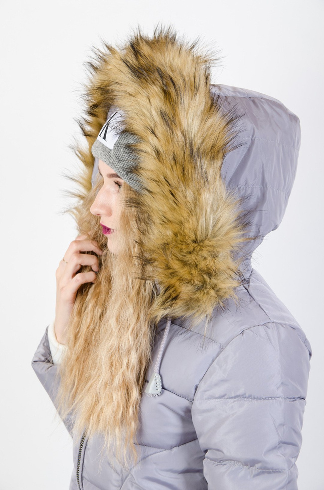 Szara kurtka pikowana z rozcięciami po bokach