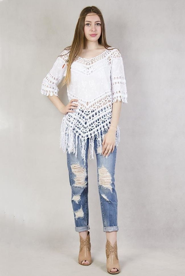 Biała ażurowa bluzka z frędzlami