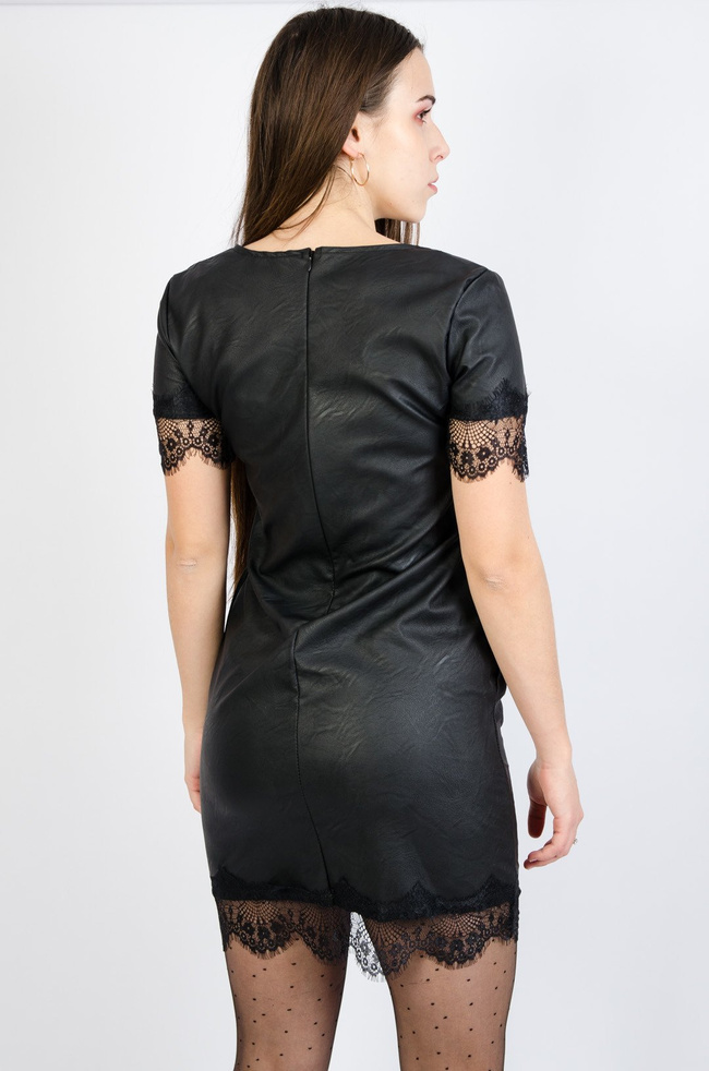 Czarna woskowana sukienka z koronką