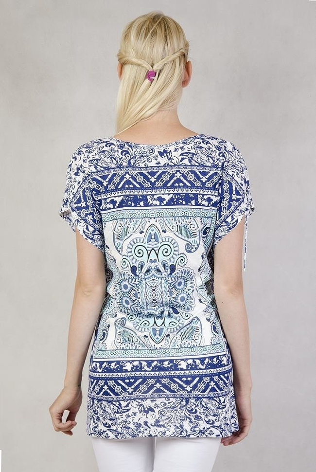 Wzorzysta bluzka niebiesko-turkusowa ściągana w pasie