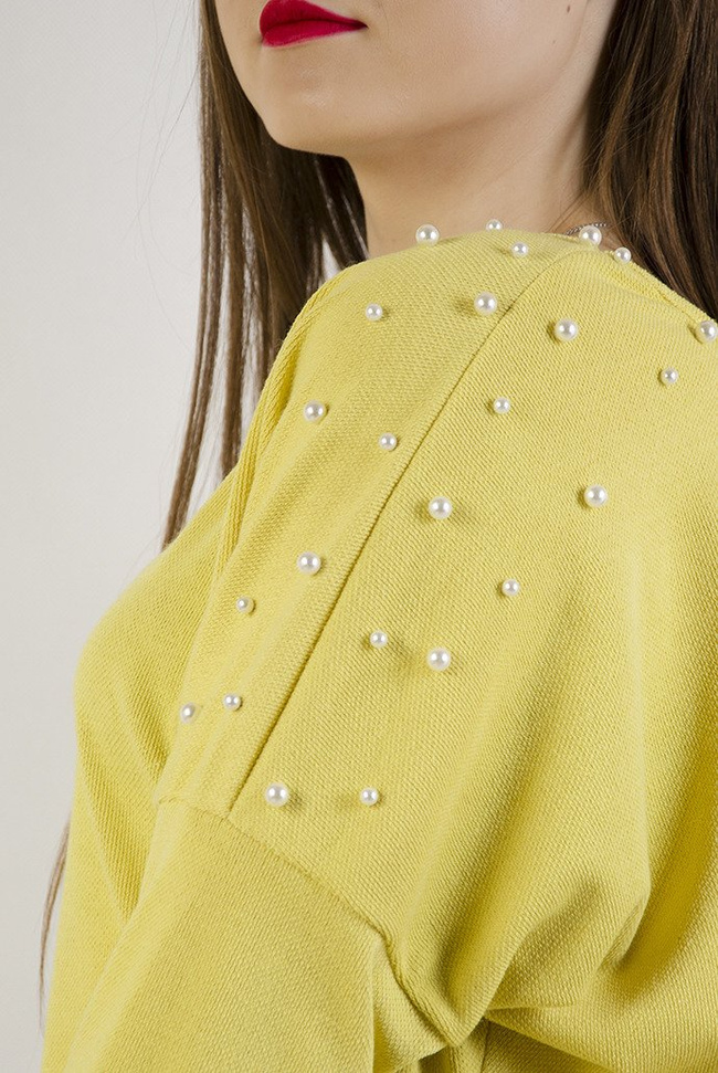 Żółta bluzka z perełkami