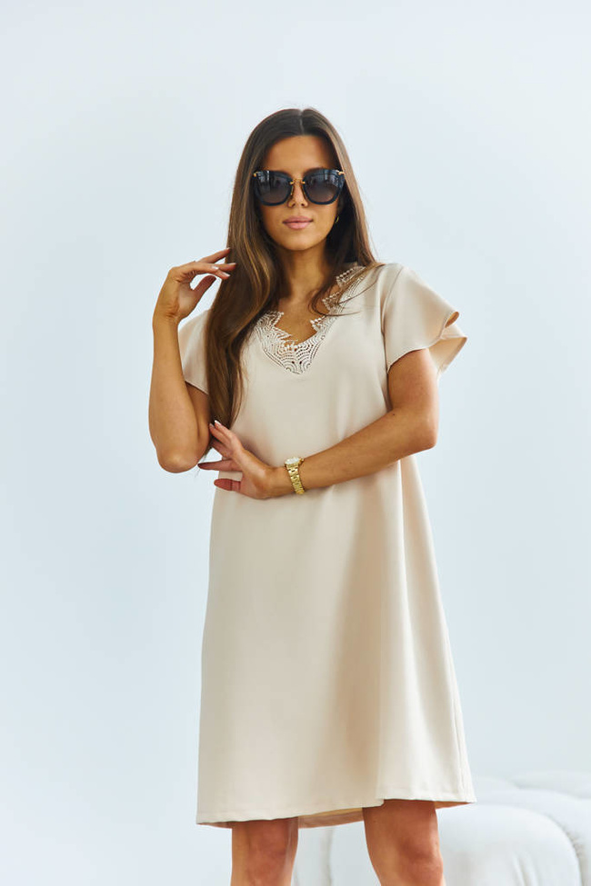 SUKIENKA Z KORONKOWYM DEKOLTEM- BEŻOWA