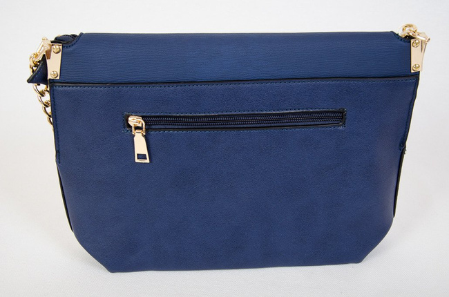 Granatowa kopertowa torebka na złotym łańcuszku