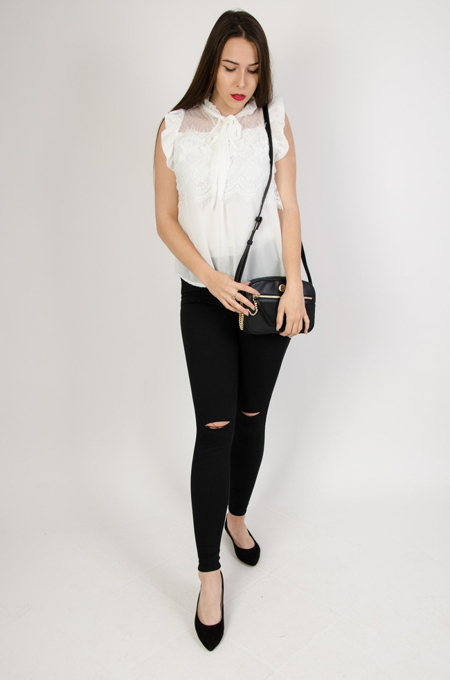 Biała elegancka bluzka z koronką 