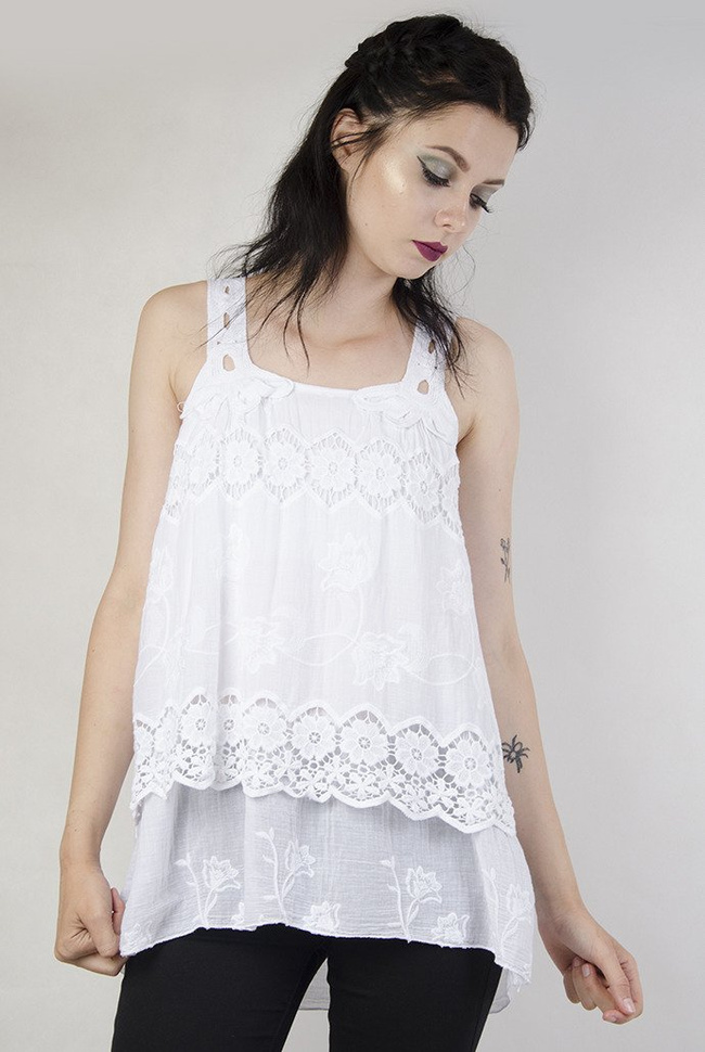 Biała bluzka dwuwarstwowa z ażurowymi kwiatami i ramiączkami
