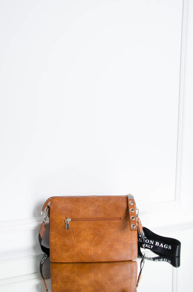 TOREBKA LISTONOSZKA Z IMITACJI SKÓRY- BRĄZOWA 