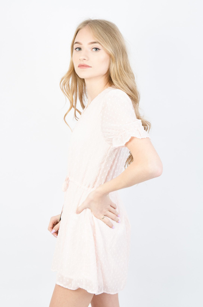 RÓŻOWY SZYFONOWY KOMBINEZON ZE ZDOBIENIEM