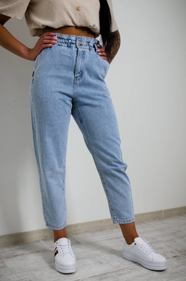 JASNE JEANSY MOM FIT Z GUMKĄ W PASIE-WYSOKI STAN