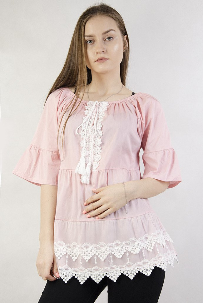 Jasnoróżowa bluzka koszulowa z haftami