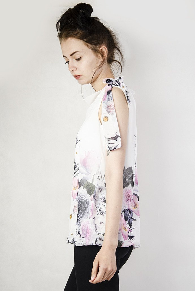 Biała bluzka z wiązaniem przy ramieniu, w kwiaty