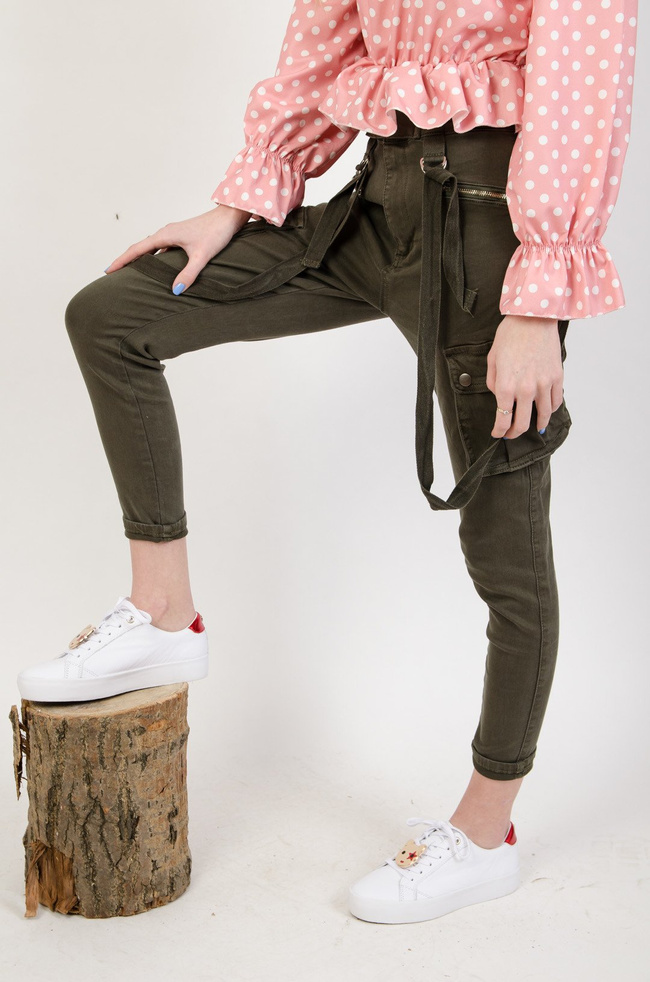 Spodnie joggery w kolorze khaki z szelkami