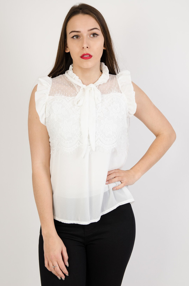 Biała elegancka bluzka z koronką