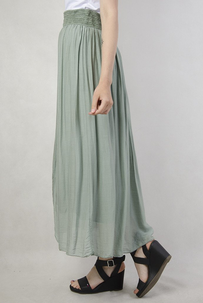 Zielona długa spódnica