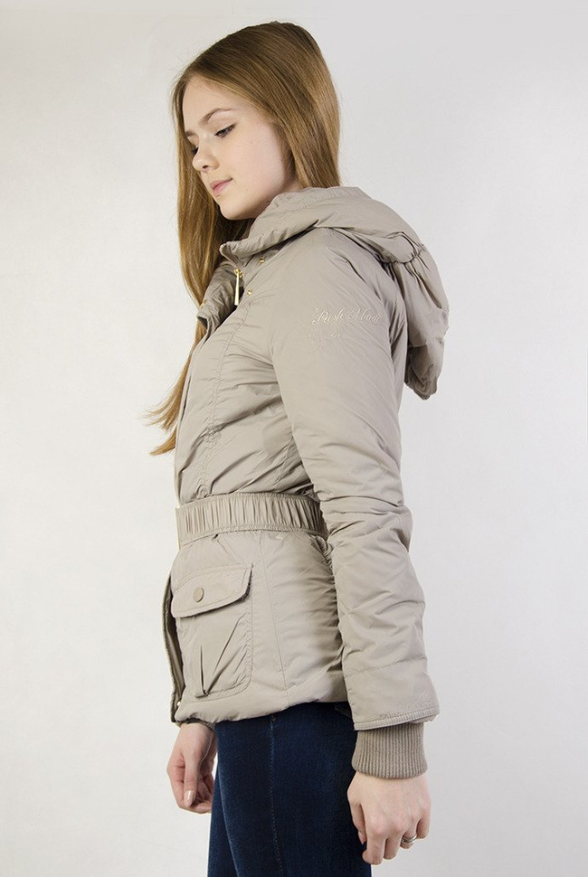 Beżowa kurtka z paskiem w talii