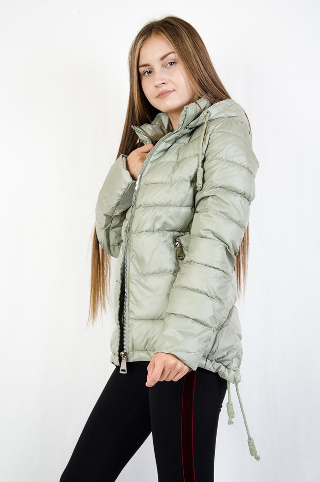Zielona pikowana kurtka z asymetrycznymi bokami