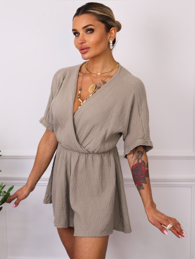 KOMBINEZON MUŚLINOWY Z KOPERTOWYM DEKOLTEM- FANGO