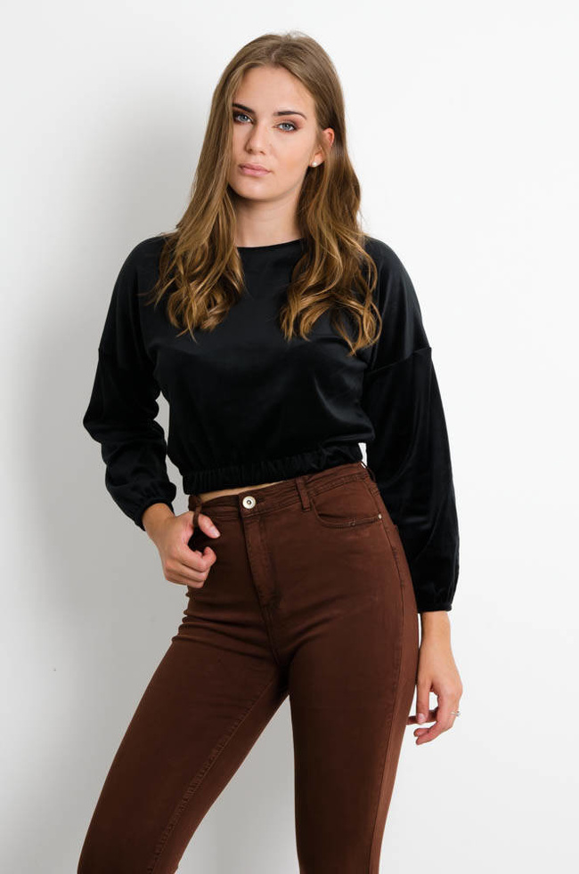 CZARNA KRÓTKA BLUZA WELUROWA