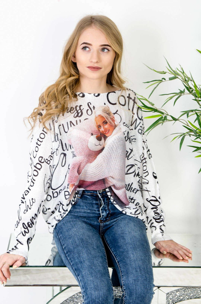 BIAŁA LUŹNA BLUZKA Z MOTYWEM DZIEWCZYNY Z MISIEM 