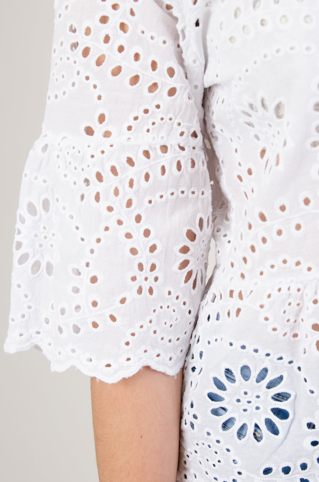 Biała ażurowa bluzka z rękawem 3/4