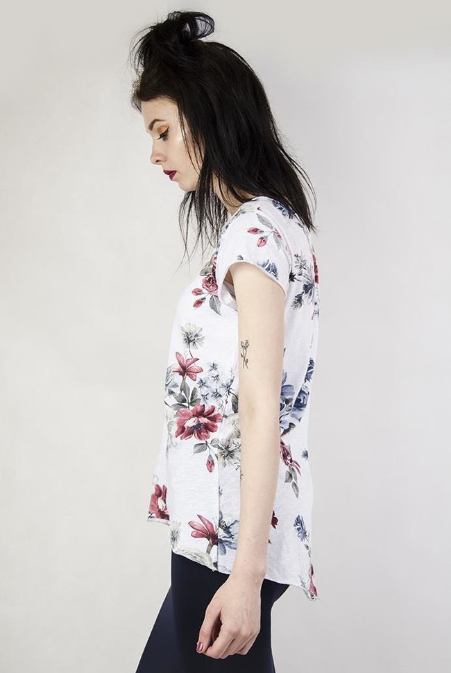 Biała bluzka w kwiaty, z krótkim rękawem