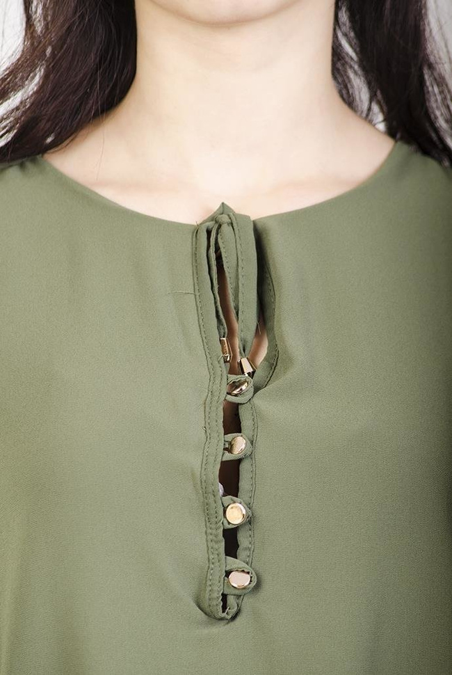 Zielona szyfonowa sukienka z wiązaniem i falbanami