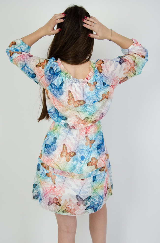 Biała sukienka w kolorowe wzory i motyle