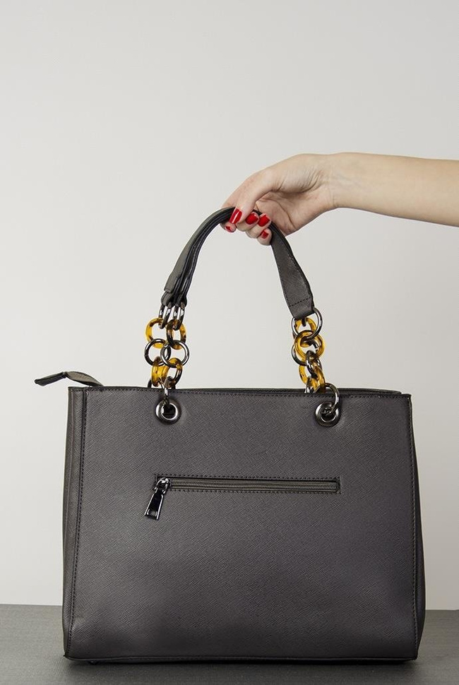 Szara duża torebka z zawieszką "M"