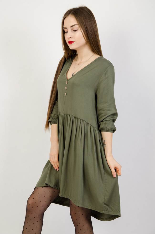 Zielona asymetryczna sukienka z rozszerzanym dołem