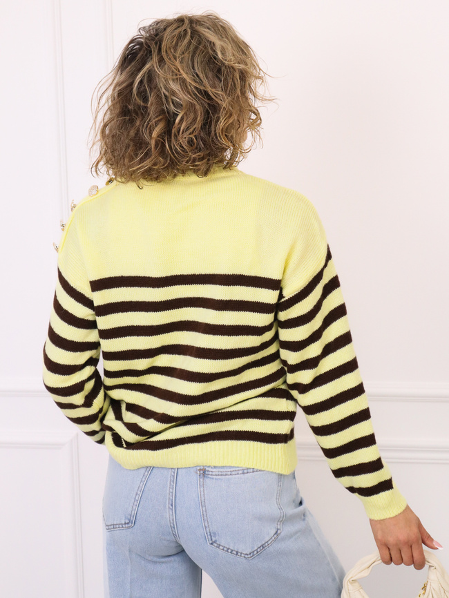 SWETER W PASKI Z OZDOBNYMI GUZIKAMI NA RAMIENIU- ŻÓŁTY