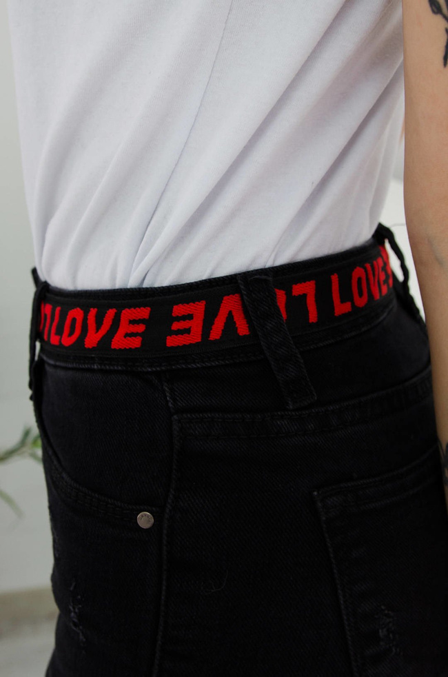 CZARNE SPODNIE JEANSOWE Z ODZOBNYM PASEM 