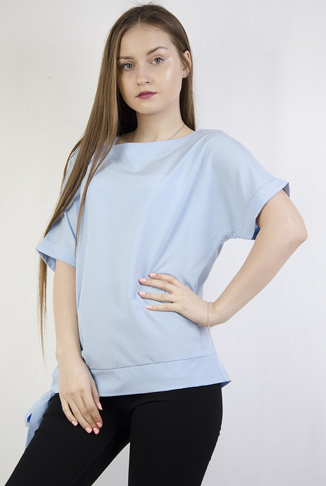 Niebieska gładka bluzka z kokardą