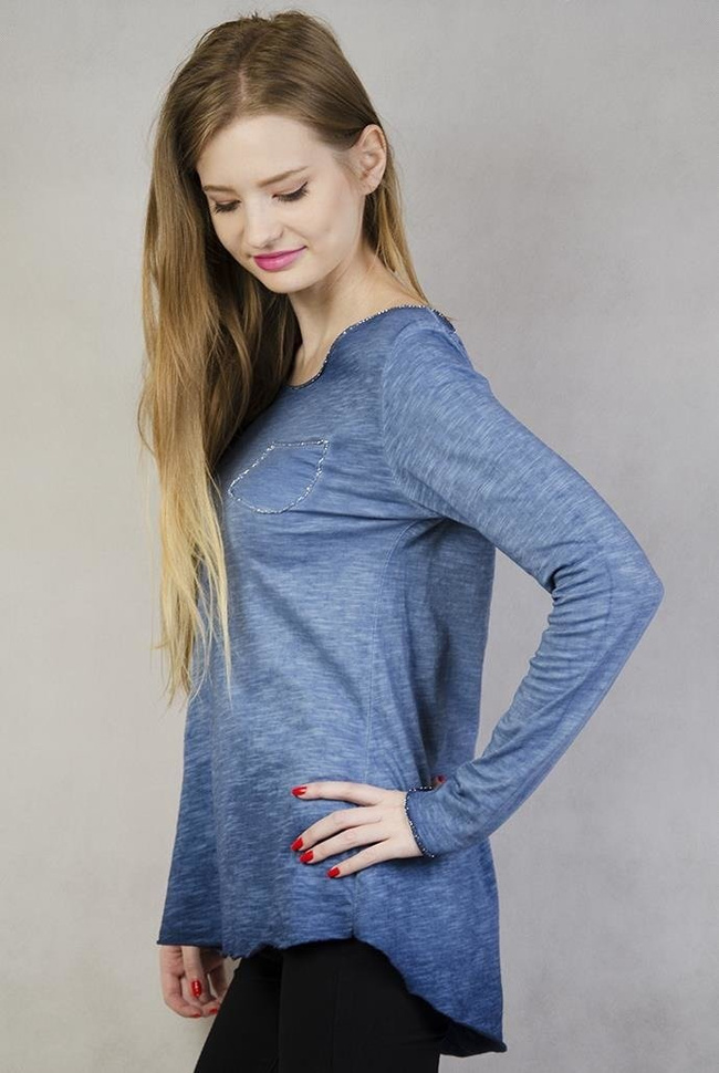 Niebieska bluzka z kieszonką