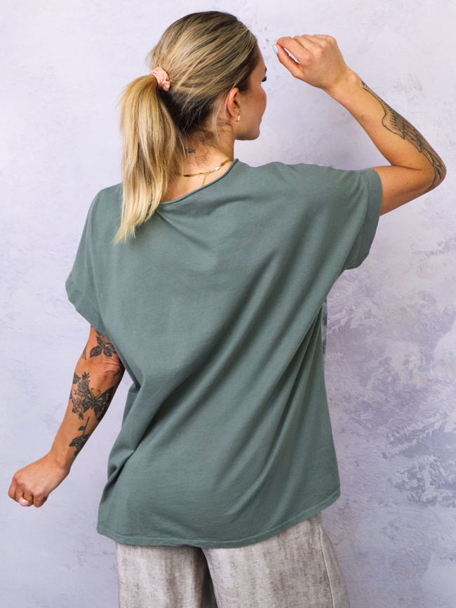 BLUZKA WZORZYSTA ZE ZŁOTYM NAPISEM- KHAKI