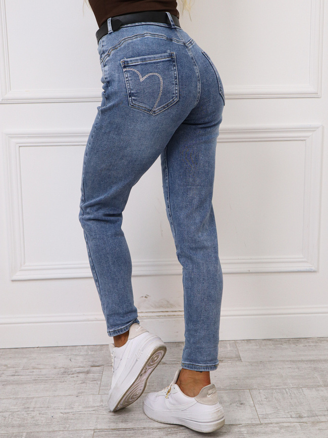 SPODNIE JEANSOWE TYPU MOM FIT ZE ZDOBIONĄ KIESZENIĄ + PASEK