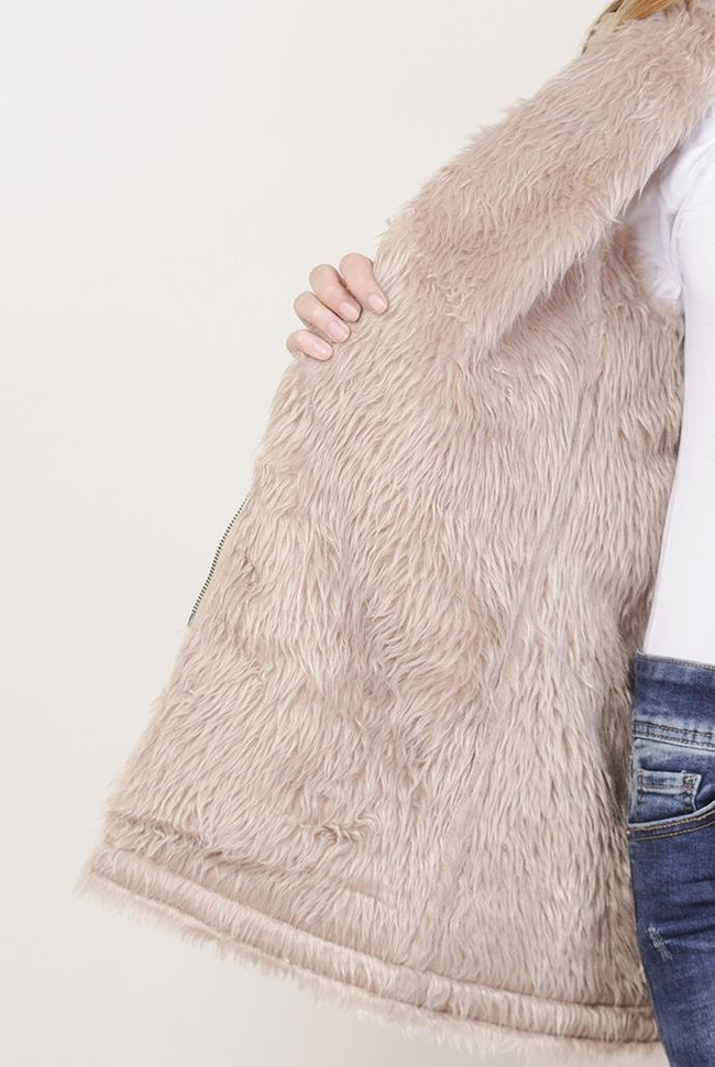 Beżowa kamizelka z futerkowym wnętrzem
